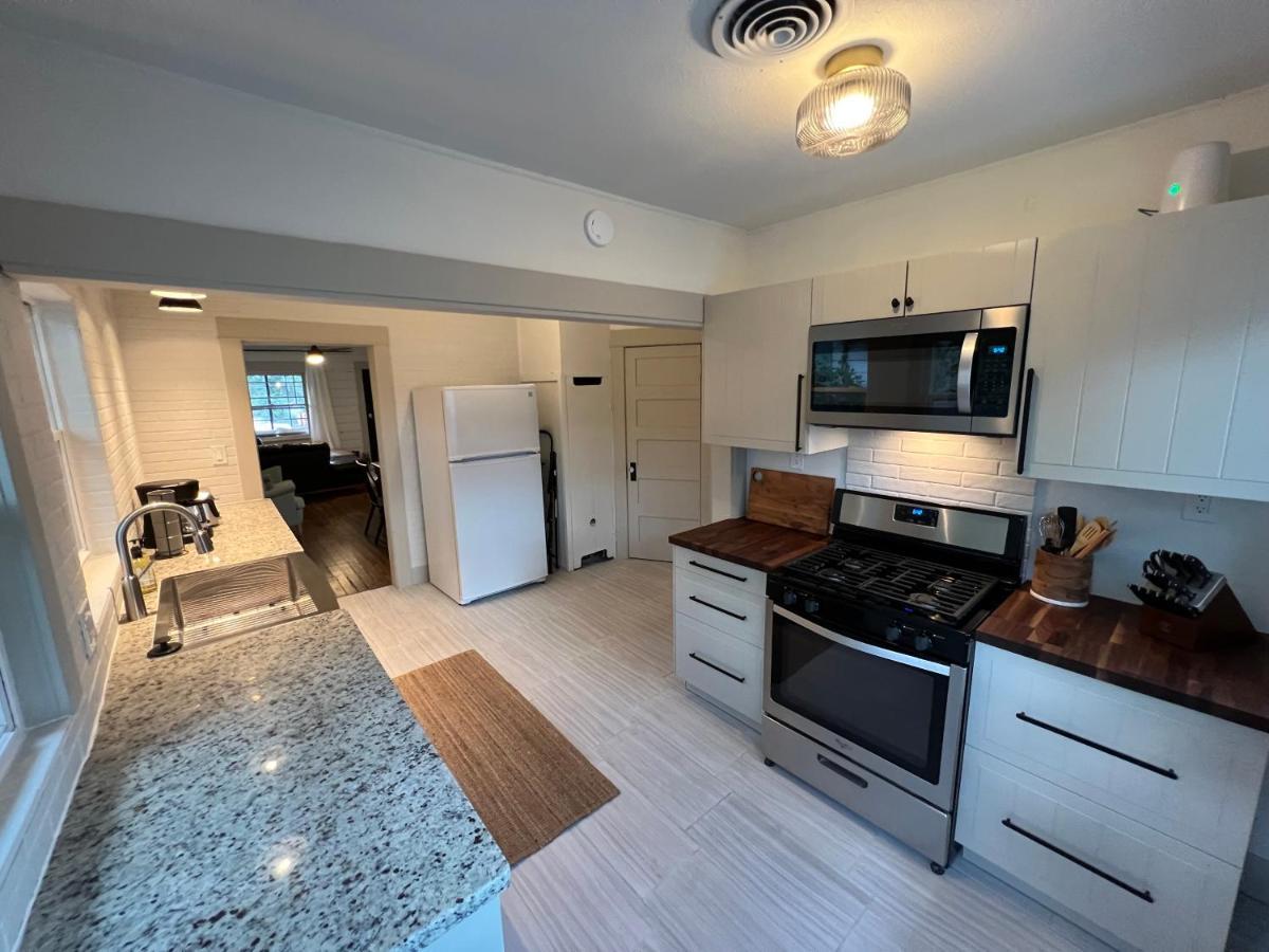 Downtown Williams, Walk Everywhere, Remodeled Bagian luar foto